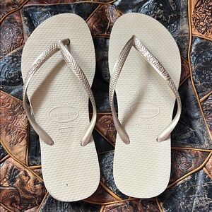 Havaianas Light Tan/gold Flip Flops. USA Size 5